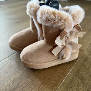 Adorable Little  Kids Tan  Boots with Bows-NWT!
